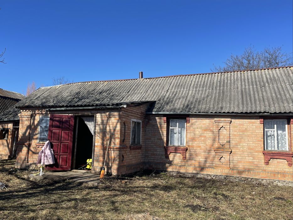 Продається земельна ділянка з будинком