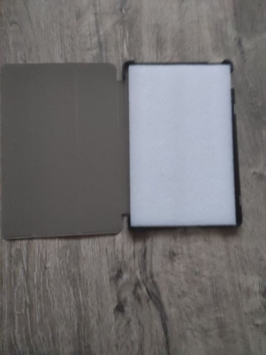 Продам чохол на планшет Xiaomi Redmi Pad 2 (11") + Защитное стекло.