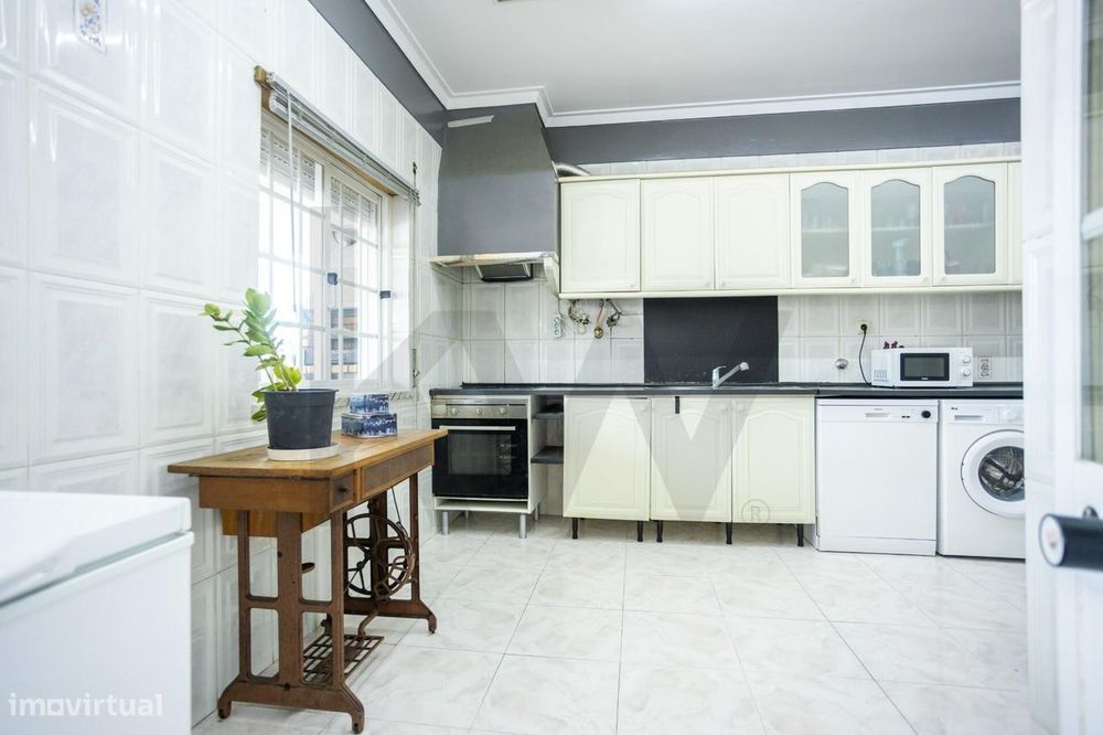 Apartamento T2+2 com terraço e sótão — Palhais E Coina, Setúbal