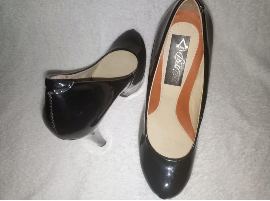 Туфлі нові, високий каблук