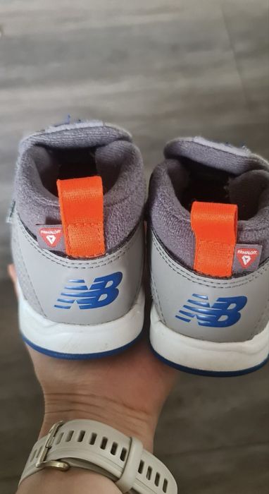 Buty dla chłopca na rzepy new balance Rozmiar 25
