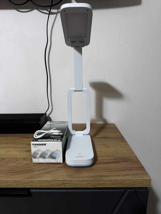 Продам настільну лампу tiross