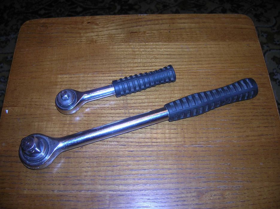 ДВЕ ШТУКИ GRZECHOTKA HI-TEC с квадратами 12.7мм(1/2"), 6.35мм(1/4")