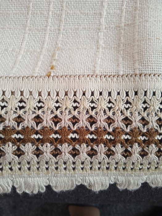 Taśma - koronka do obszycia obrusu