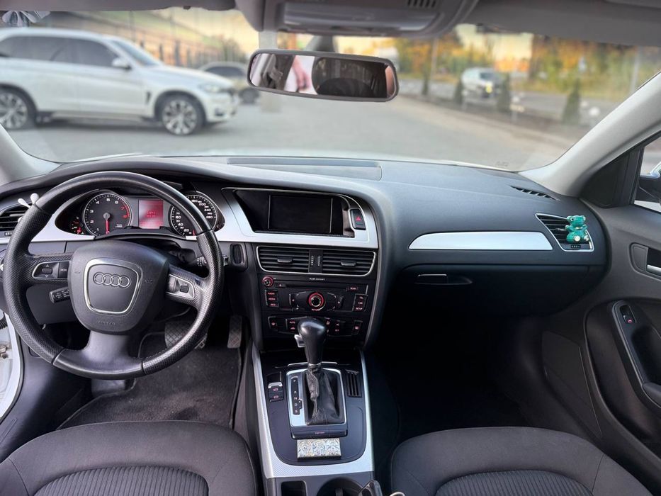 AUDI A4 Офіційне авто