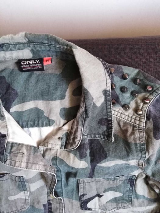 ONLY.  Koszula w moro z cekinami.