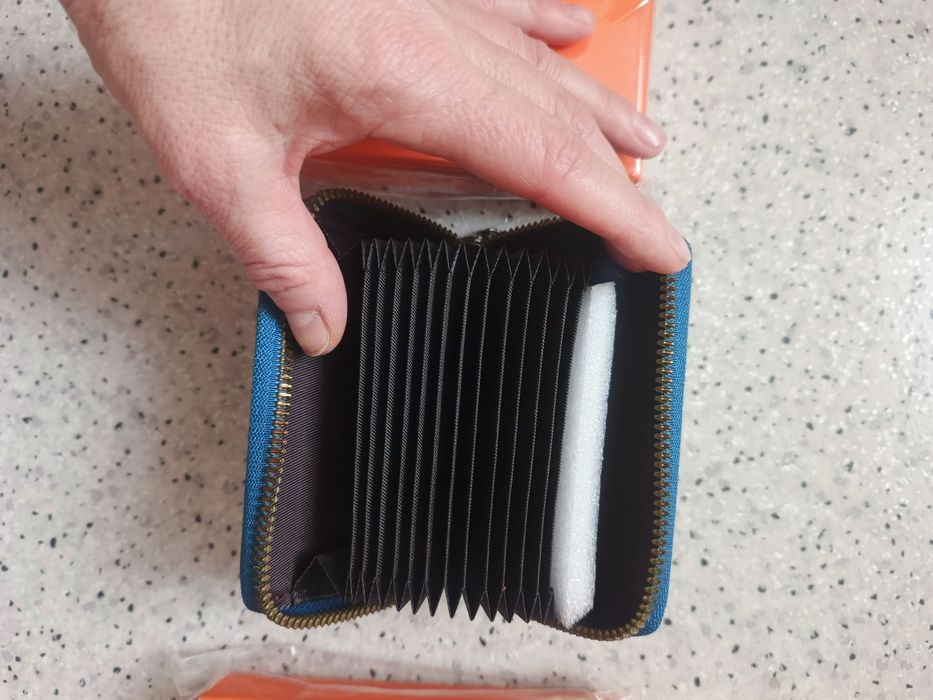 Nowe etui na karty płatnicze, dokumenty