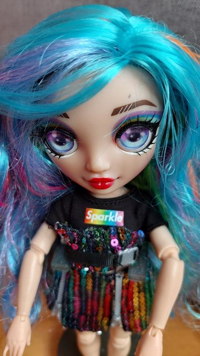 Rainbow High Fashion, lalka Amaya
Raine, Doll- Pastel Rainbow