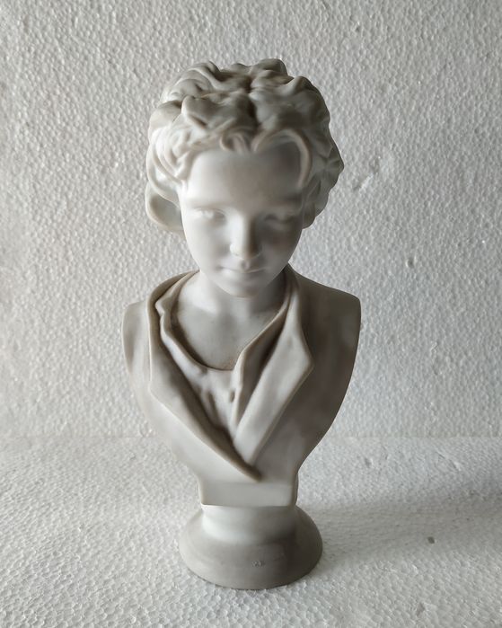 Porcelana - 'flor Agreste' - António Soares dos Reis - Vista Alegre