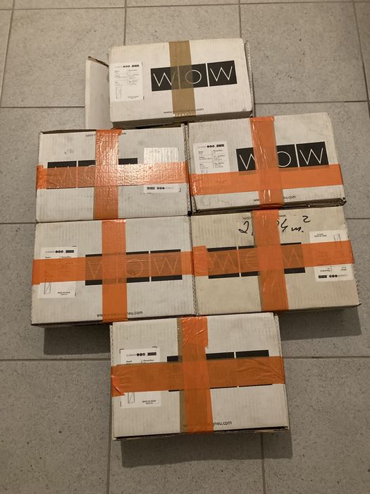 Białe płytki ceramiczne