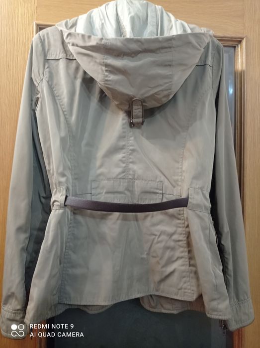 Massimo Dutti. Impermeável com cinto central em pele.

Em bom estado.