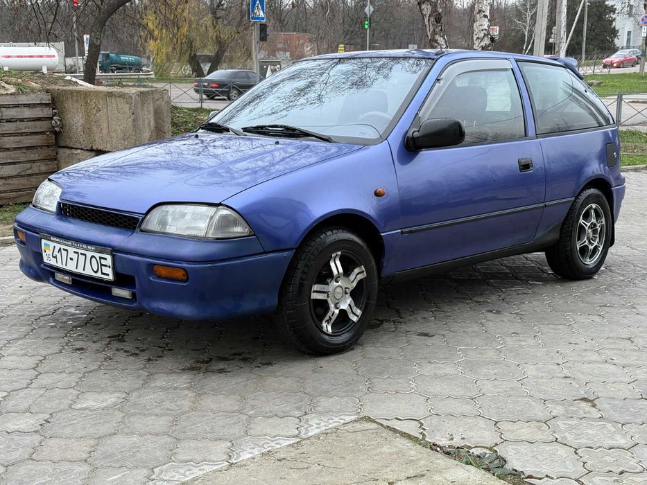 Продам SUZUKI Swift 1.0бензин 1995р кузов хетчбек..Авто в технічно гарному стані. Техніка гарна, двигун працює гарно, весь сухий.• Ходова в порядку — нічого не гримить • Салон чистий, не прокурений • Кузов живий, без гнилі. Пороги та стакани по варені, робити нічого не потрібно. Коробка та • щеплення без нарікань. • Гідропідсилювач,кандер та пічка працюють. Центральний замок • Всі додаткові питання, телефонуйте ! Всім гарних продаж.С докуметами порядок. Реальному покупцю торг.По ТП