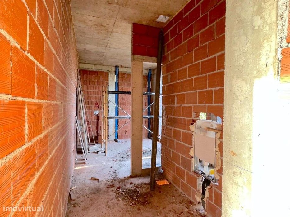 Moradia contemporânea T4 com piscina e vista mar, a 4 minutos da pr...
