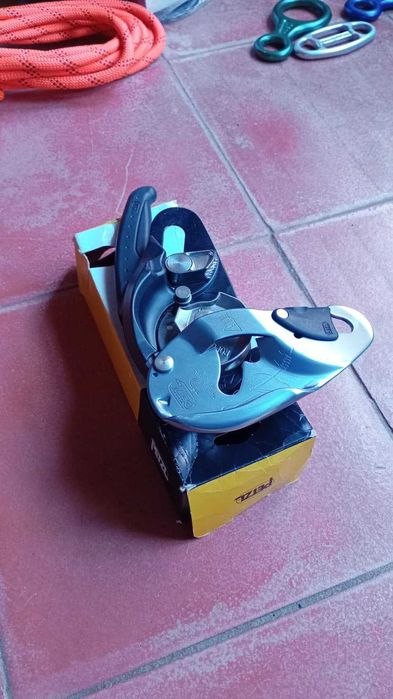 Petzl ID cinza novo segurança em altura alpinista