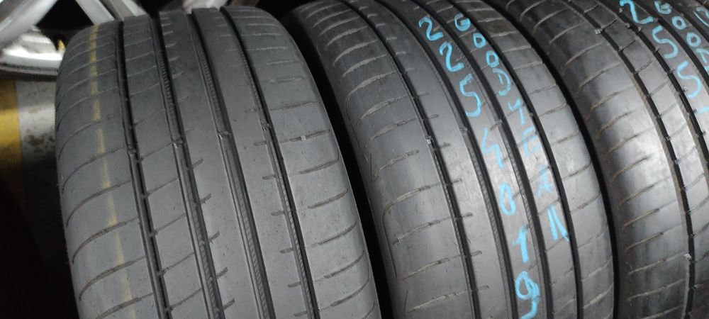 Pneus 225/40/19 e 255/35/19 semi novos