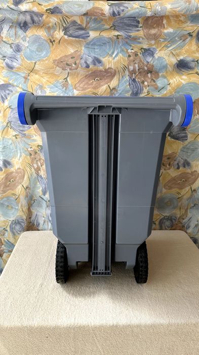 Conteneur de 60 litres avec couvercle et roulettes Domplex ITC