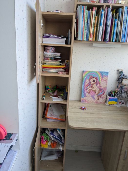 Стіл з тумбою, пеналом і навісною шафою бу