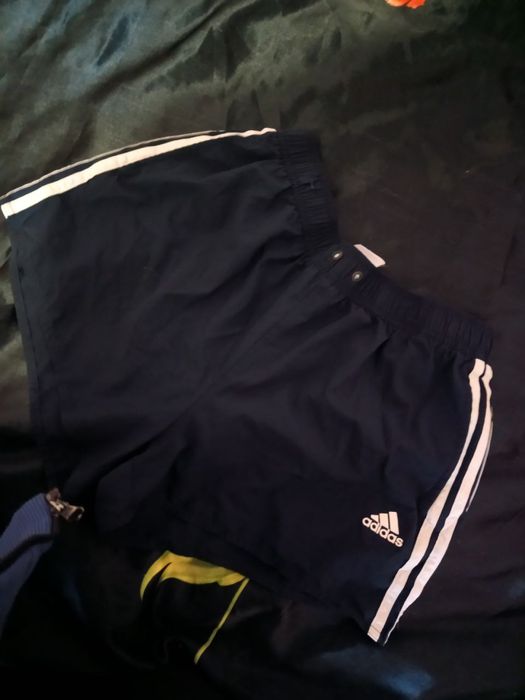 чёрные адидас шорты