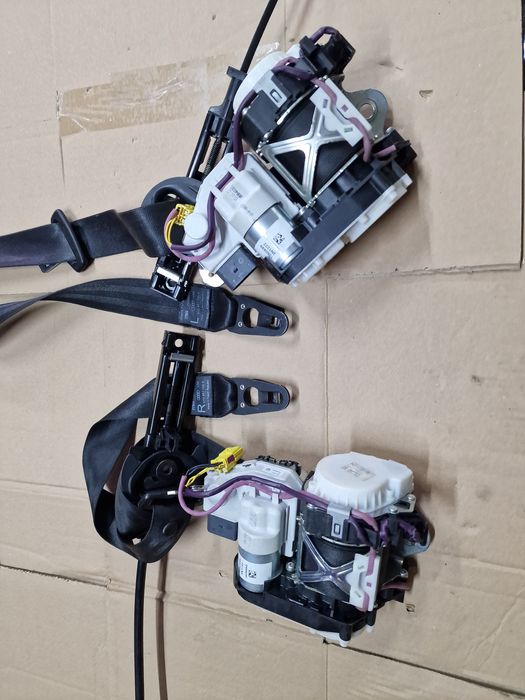 Pas bezpieczenstwa audi a8 d4 dociagi kombajn prawy lewy przod kpl