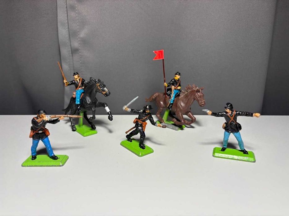 Фигурки индейцев, ковбоев Britains Deetail