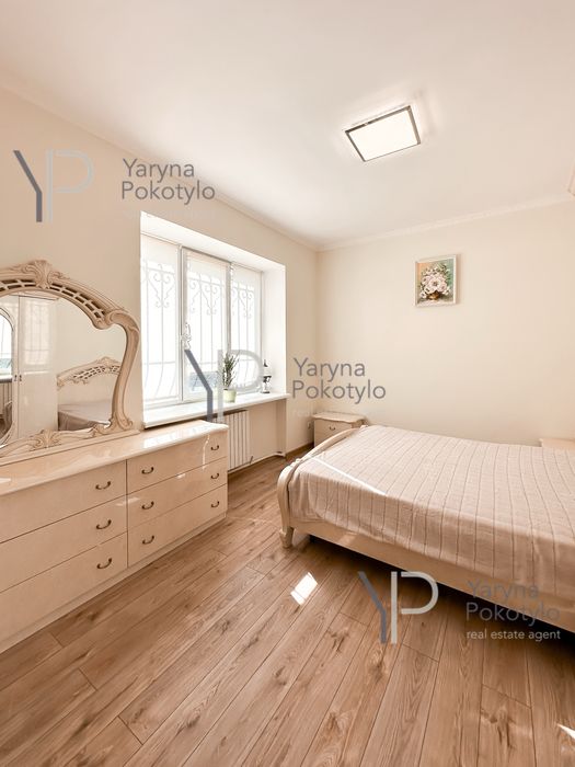 Продаж будинку по вул. Сулими