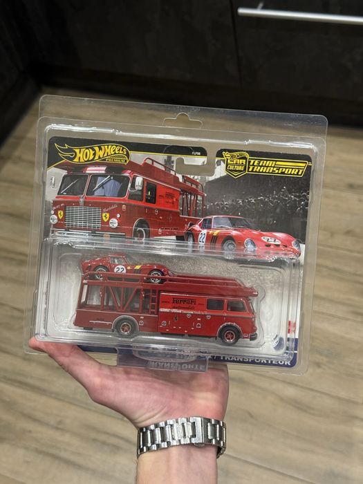Hot wheels premium team transport Ferrari