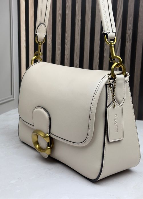 Жіноча сумка шкіряна Coach Soft Tabby Shoulder Bag молочна