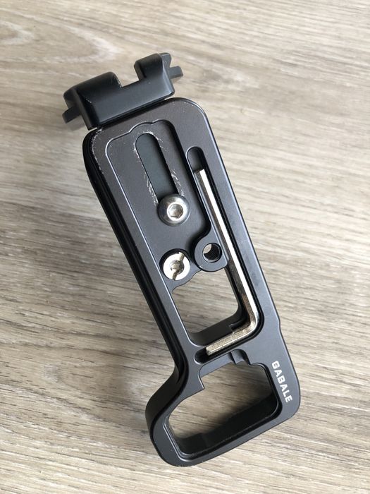 Punho em "L" para sony a7III - marca Gabale