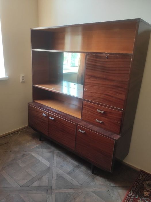 Продаж старого серванту