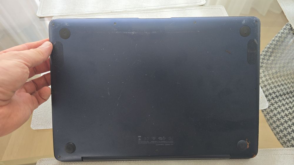 ASUS ZenBook UX430UA – i7 / 8 GB RAM / 256 GB SSD / Windows 11