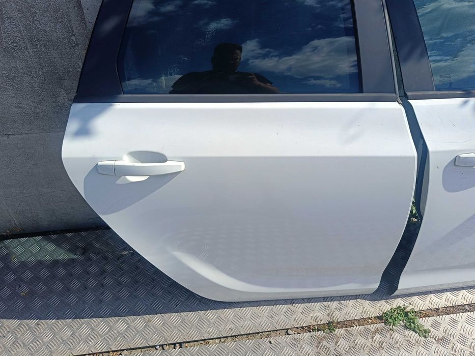 Drzwi Prawy Przód / Prawy Tył Opel Astra J Y40R / Kombi / W kolor