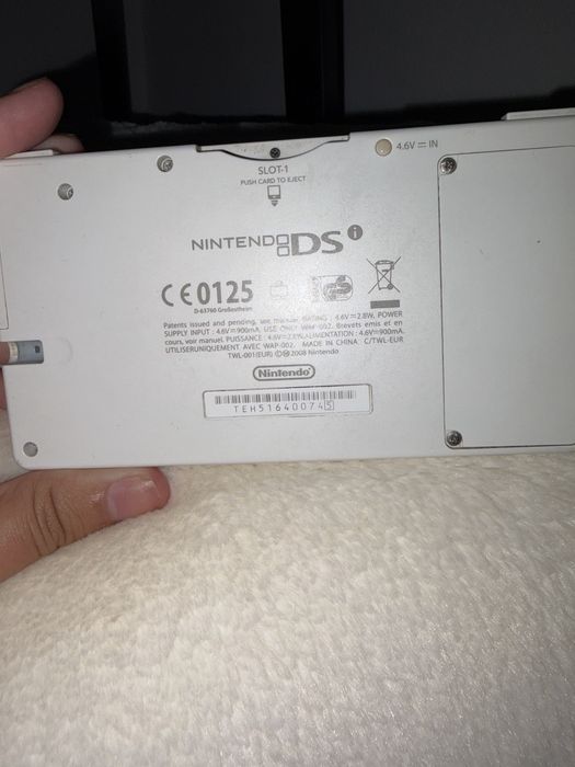 Nintendo DSi - sem caregador + alguns jogos sem caixa