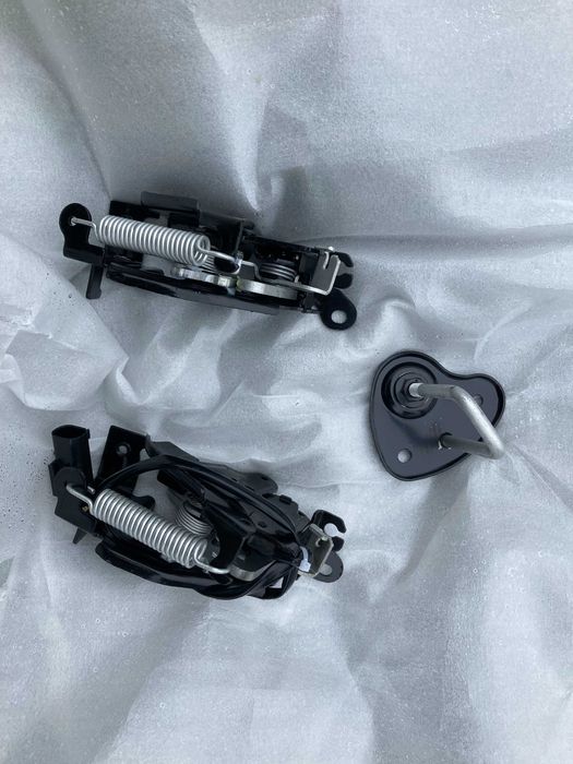 Замки капота L/R G30G31F90G32G11G12G14G15G16G02F9F98G06G07F30G20 BMW