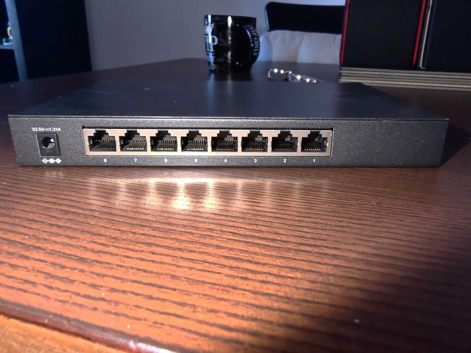 Switch TP-Link TL-SG2008P – 8 portas Gigabit, 4 PoE+, gerido (Omada)