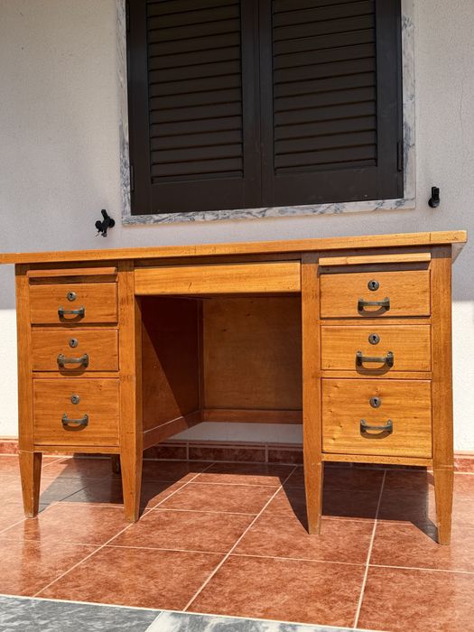 Secretária de madeira
