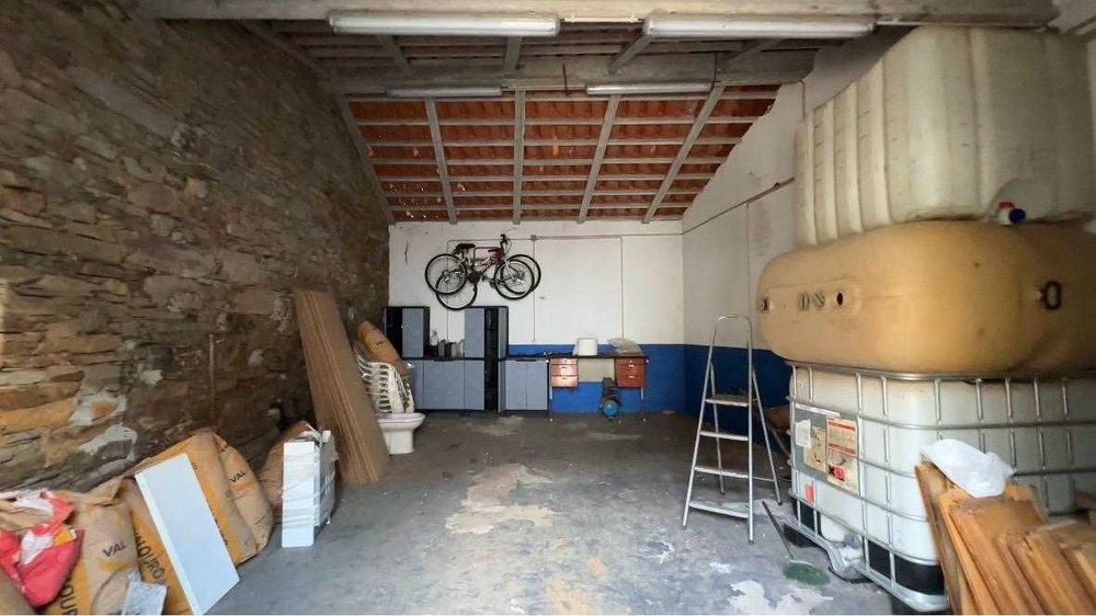 Moradia T5 + Garagem em Outeiro da Castanheira - Tábua