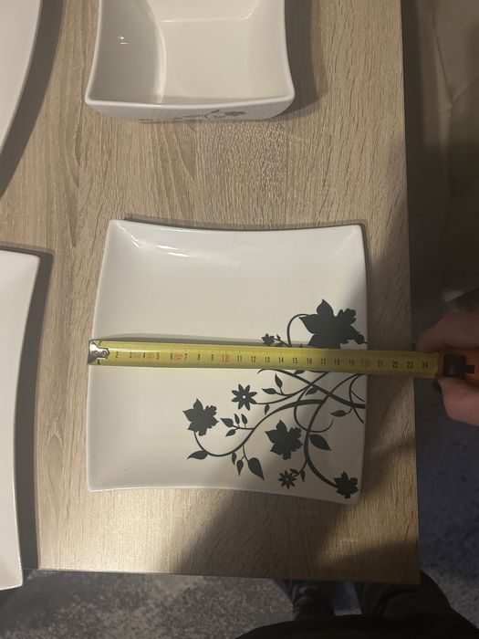 Piekny ceramiczny serwis obiadowy