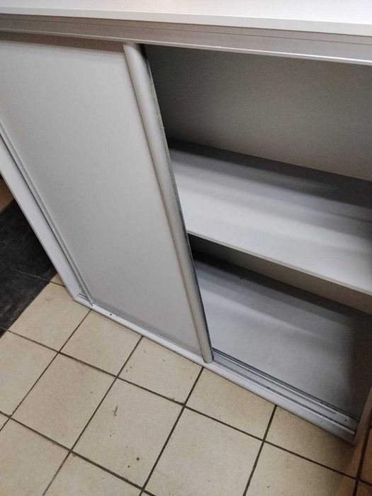 Продається містка та надійна шафа-купе
