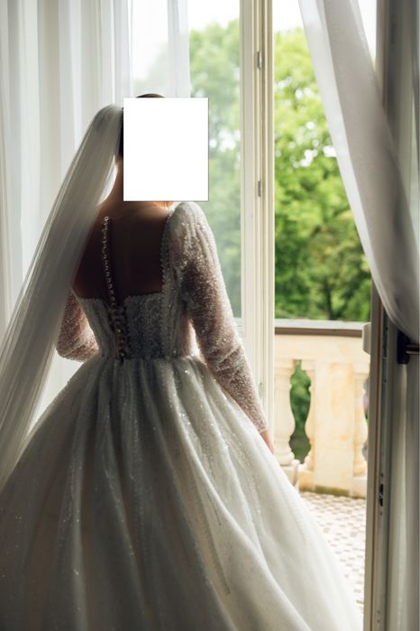 Весільна сукня S–M (36–38), пишна, з довгим рукавом + фата
