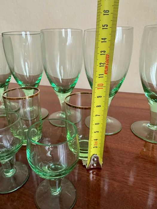 Кольорове зелене скло бокали, рюмки з позолотою