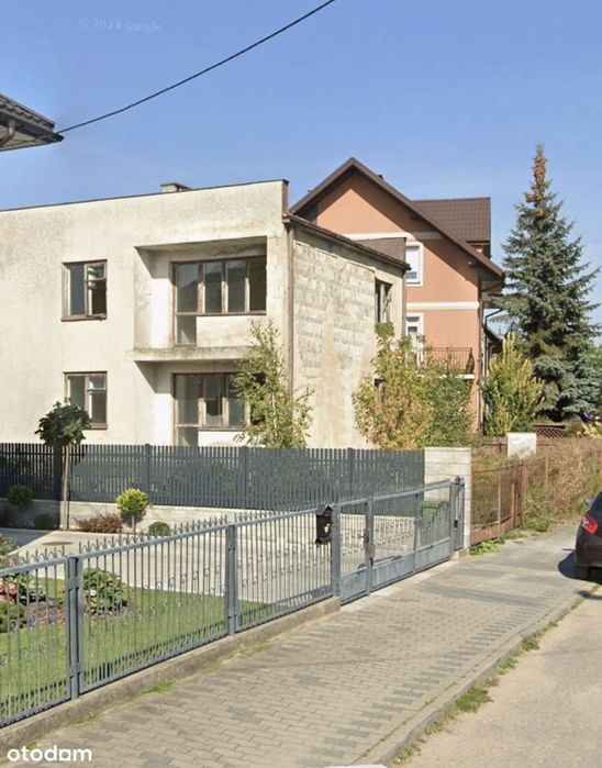 Dom jednorodzinny 160m2, garaż, media miejskie, centrum, do remontu