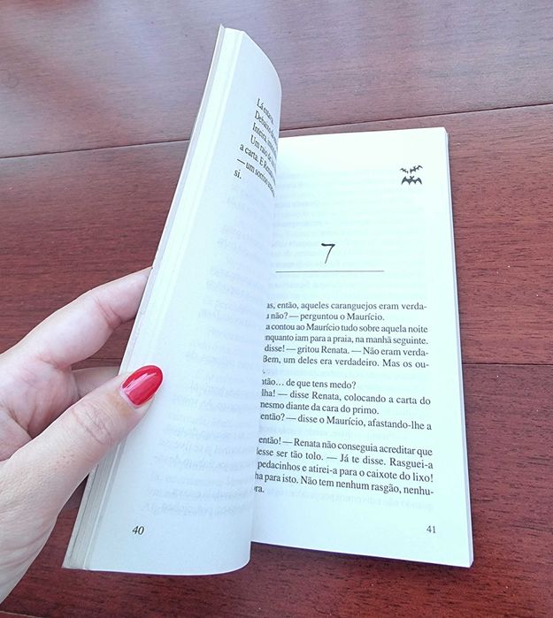 Livro "O Olho da Cartomante" de R. L. Stine