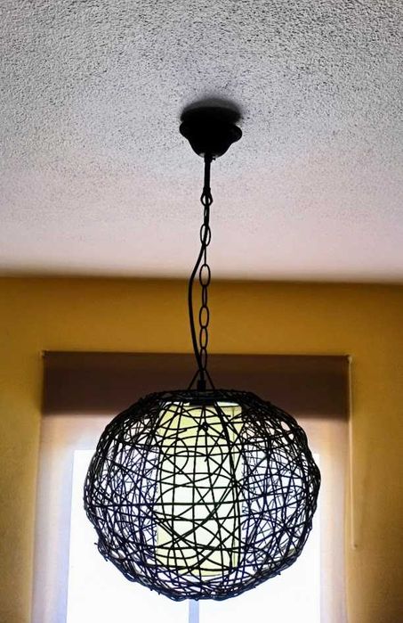 Candeeiro interior/exterior em vime e metal