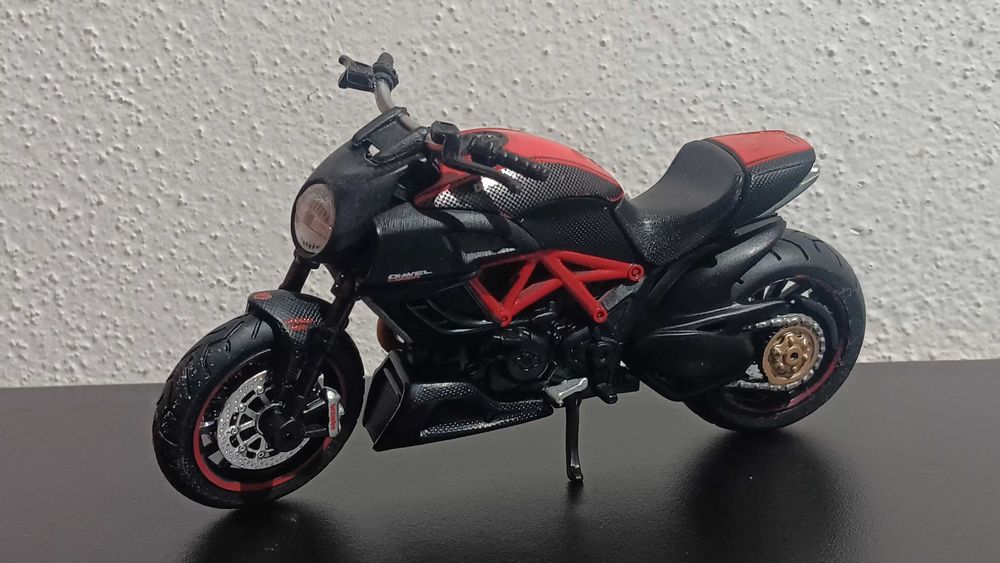 Miniaturas de motos 1/18