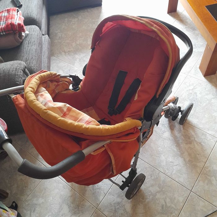 Carrinho de bebé com ovo  zippy