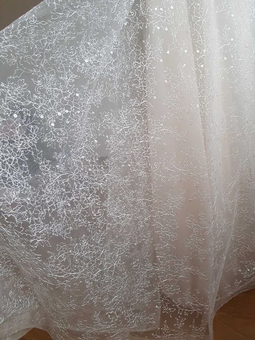 SUKNIA ŚLUBNA z kolekcji 2021