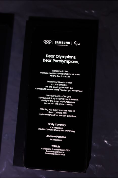 Samsung Galaxy Z Flip 7 на 512 гб + оригінальний чохол