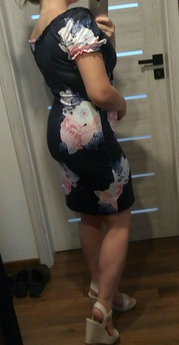 Sukienka w kwiaty nowa