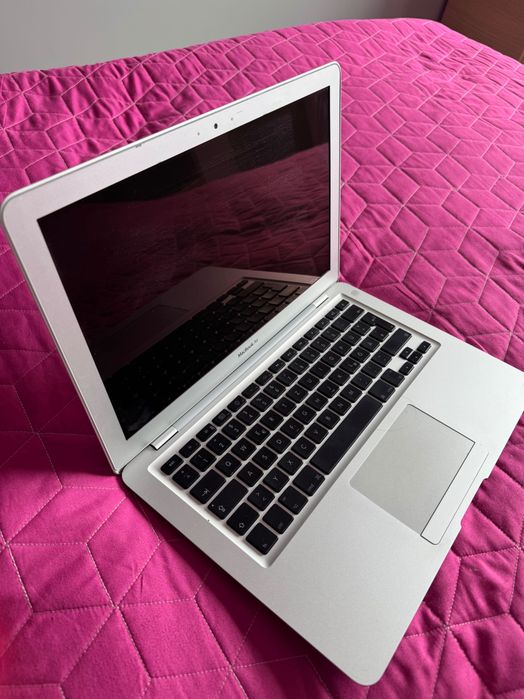 MacBook Air z ekranem 13.3 cala