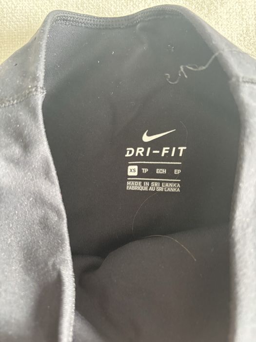 Czarne leginsy 3/4 sportowe nike